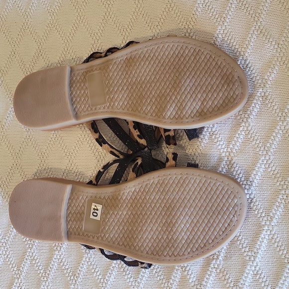 Leopard print sandals,  size 8 - Picture 2 of 2